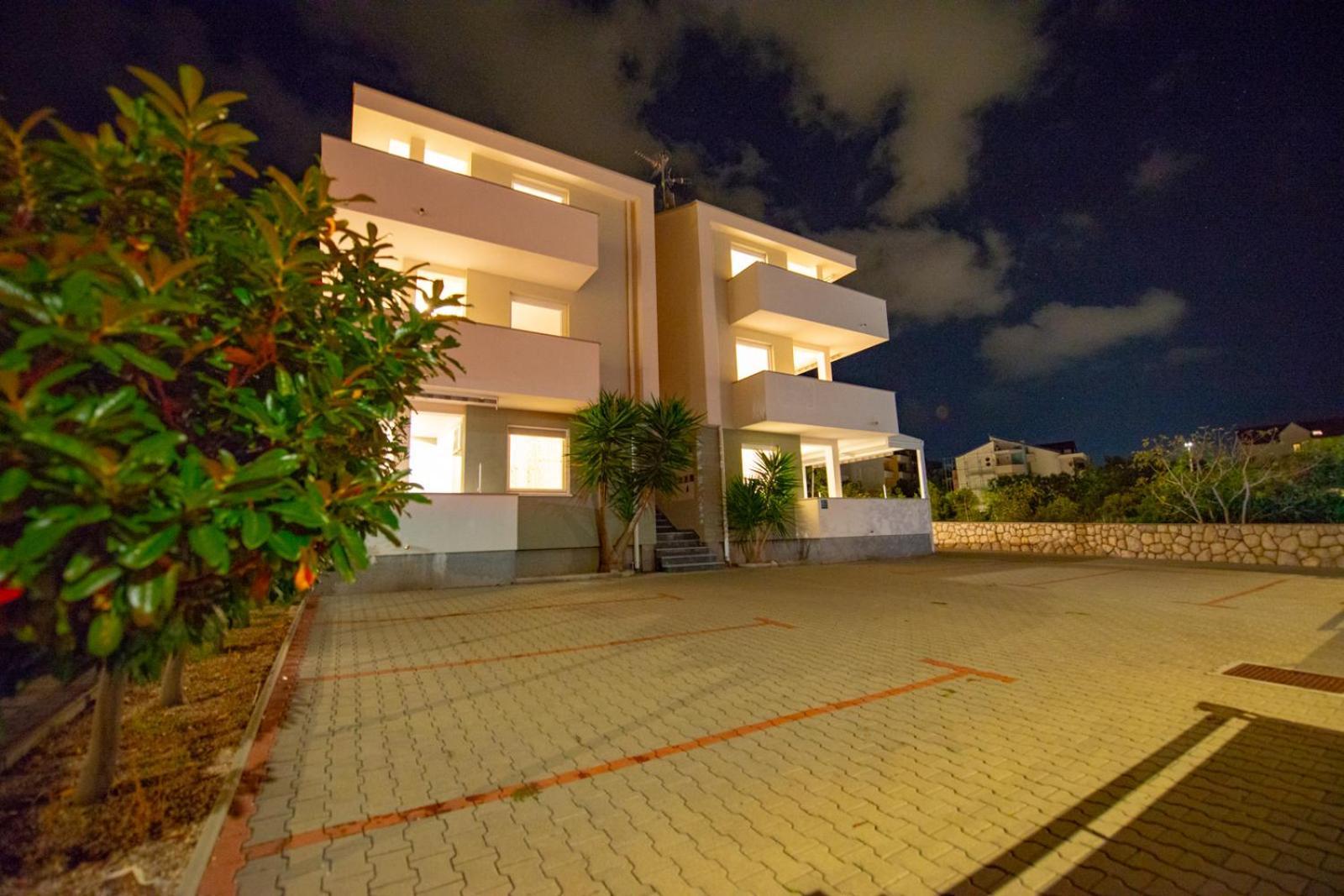 Apartments Yoko Новалья Экстерьер фото